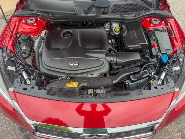Used 2018 INFINITI QX30 Premium w/ Cargo Package AWD/4WD image 24