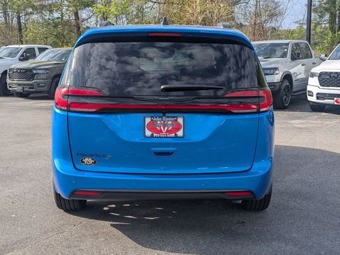 New 2026 Chrysler Pacifica Select FWD image 6