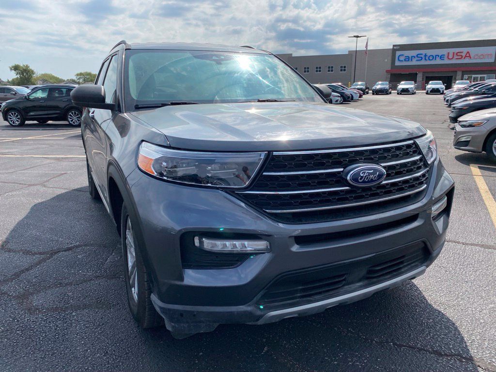 Used 2021 Ford Explorer XLT w/ Equipment Group 202A AWD/4WD image 2