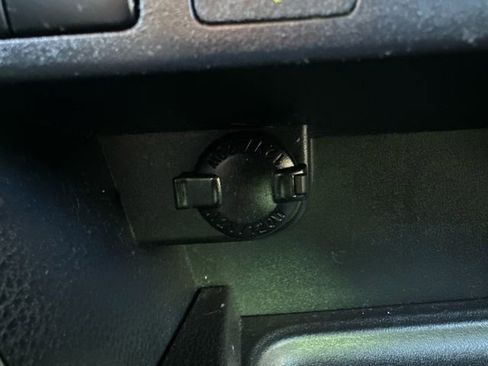 Used 2017 Toyota RAV4 LE AWD/4WD image 40