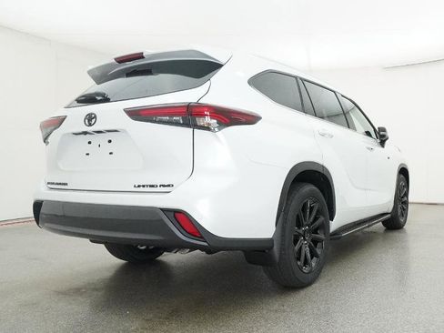 New 2026 Toyota Highlander AWD image 24