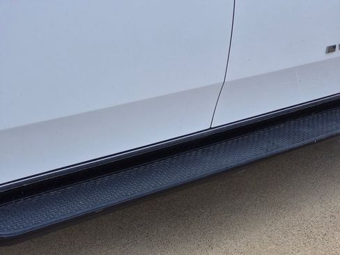 Used 2024 Jeep Wagoneer L Series II RWD image 5