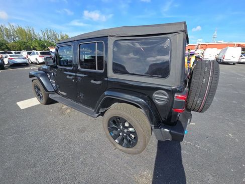 Used 2022 Jeep Wrangler Unlimited Sahara AWD/4WD image 4