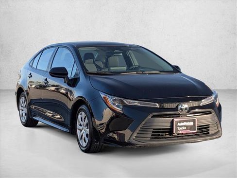 Used 2024 Toyota Corolla LE image 3
