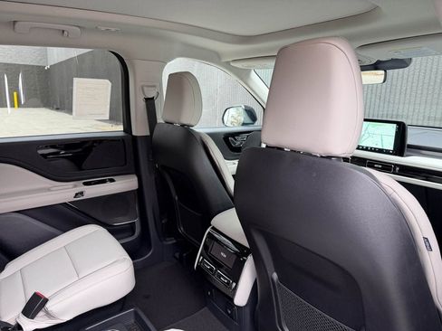 New 2026 Lincoln Aviator AWD image 25