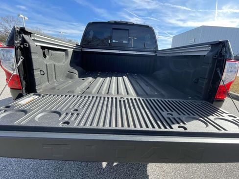Used 2024 Nissan Titan SV w/ SV Convenience Package image 10