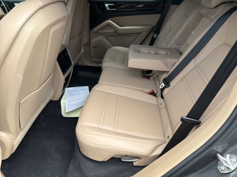 Used 2019 Porsche Cayenne AWD/4WD image 26