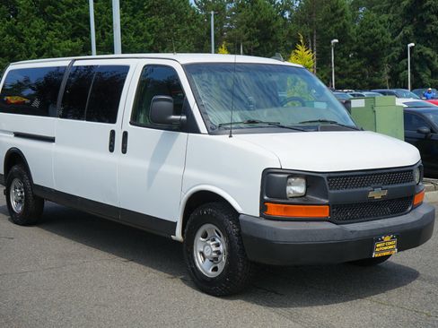 Used 2017 Chevrolet Express 3500 LS RWD image 8