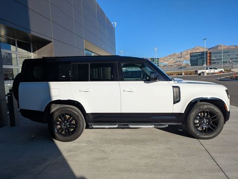 Used 2023 Land Rover Defender 130 X-Dynamic SE image 5