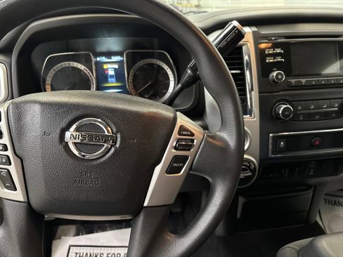 Used 2017 Nissan Titan SV AWD/4WD image 15