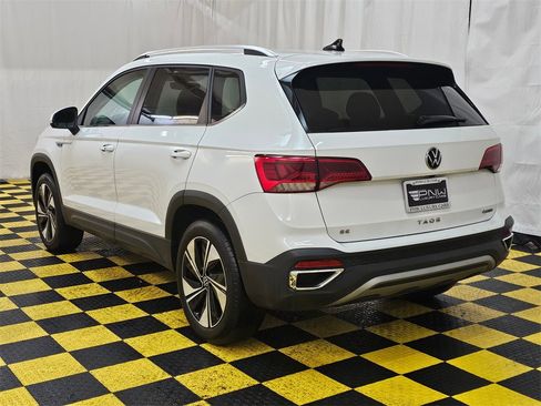 Used 2024 Volkswagen Taos SE image 5