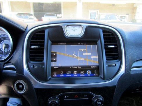 Used 2016 Chrysler 300 C RWD image 9