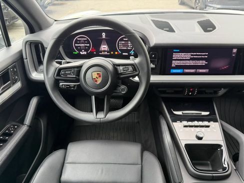 Used 2024 Porsche Cayenne AWD/4WD image 14