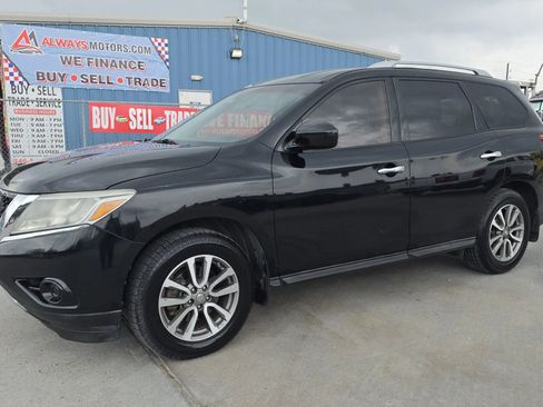 Used 2013 Nissan Pathfinder SV FWD image 1
