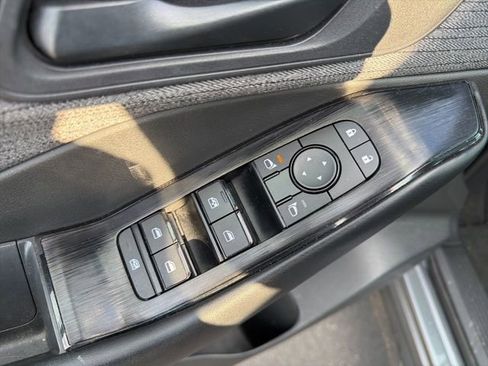 Used 2023 Nissan Rogue S image 19