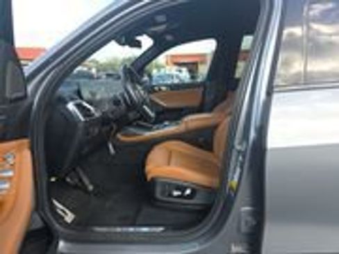 Used 2023 BMW X7 xDrive40i w/ M Sport Package image 3