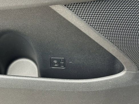 Used 2025 Kia Sorento S image 23