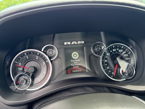 Used 2024 RAM 3500 Tradesman w/ Chrome Appearance Group AWD/4WD image 27