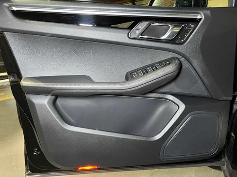 Used 2024 Porsche Macan image 40