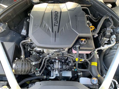 Used 2025 Genesis G70 2.5T image 32