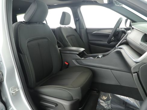 Used 2025 Jeep Grand Cherokee L Laredo w/ Luxury Tech Group I image 20