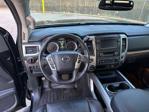 Used 2017 Nissan Titan SL image 28