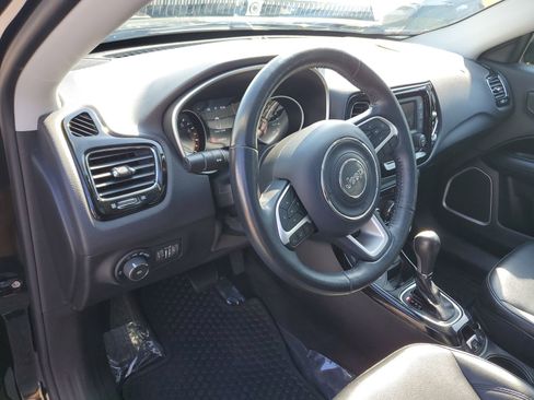 Used 2018 Jeep Compass Latitude AWD/4WD image 19