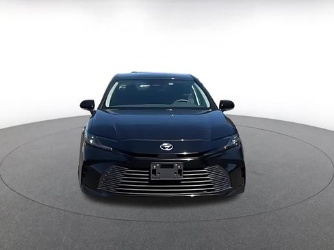 Used 2025 Toyota Camry LE FWD image 3