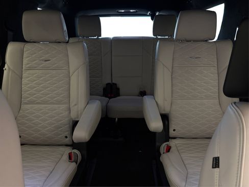 Used 2025 Cadillac Escalade Sport Platinum w/ LPO, ONYX Package image 17