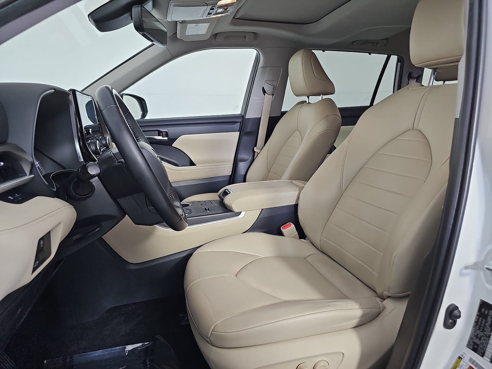 Used 2023 Toyota Highlander XLE FWD image 15