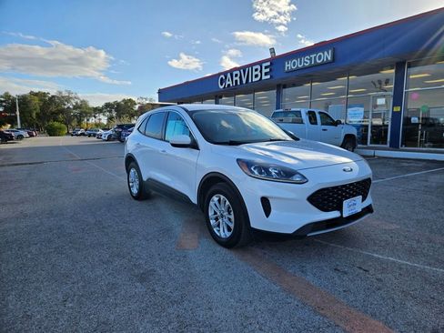 Used 2020 Ford Escape SE image 1