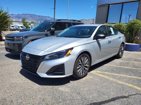 Used 2024 Nissan Altima 2.5 SV FWD image 22