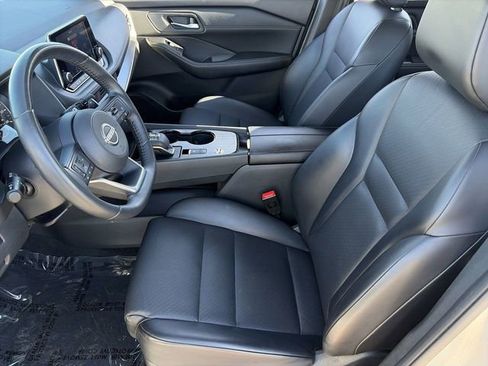 Used 2024 Nissan Rogue SV w/ SV Premium Package image 20