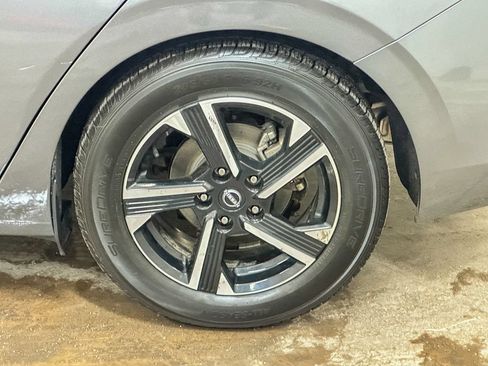 Used 2024 Nissan Sentra SV FWD image 45