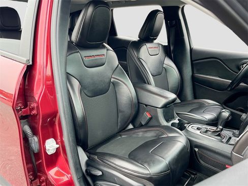 Certified 2020 Jeep Cherokee Trailhawk w/ Comfort/Convenience Group image 28