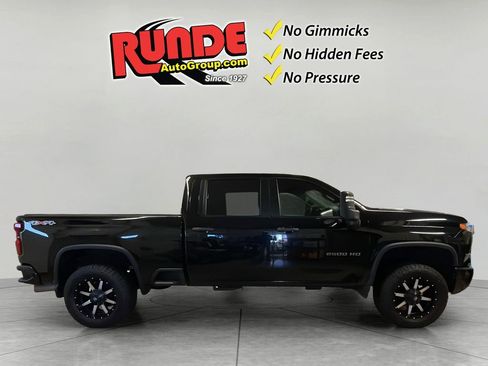 Used 2024 Chevrolet Silverado 2500 Custom w/ Custom Value Package image 6