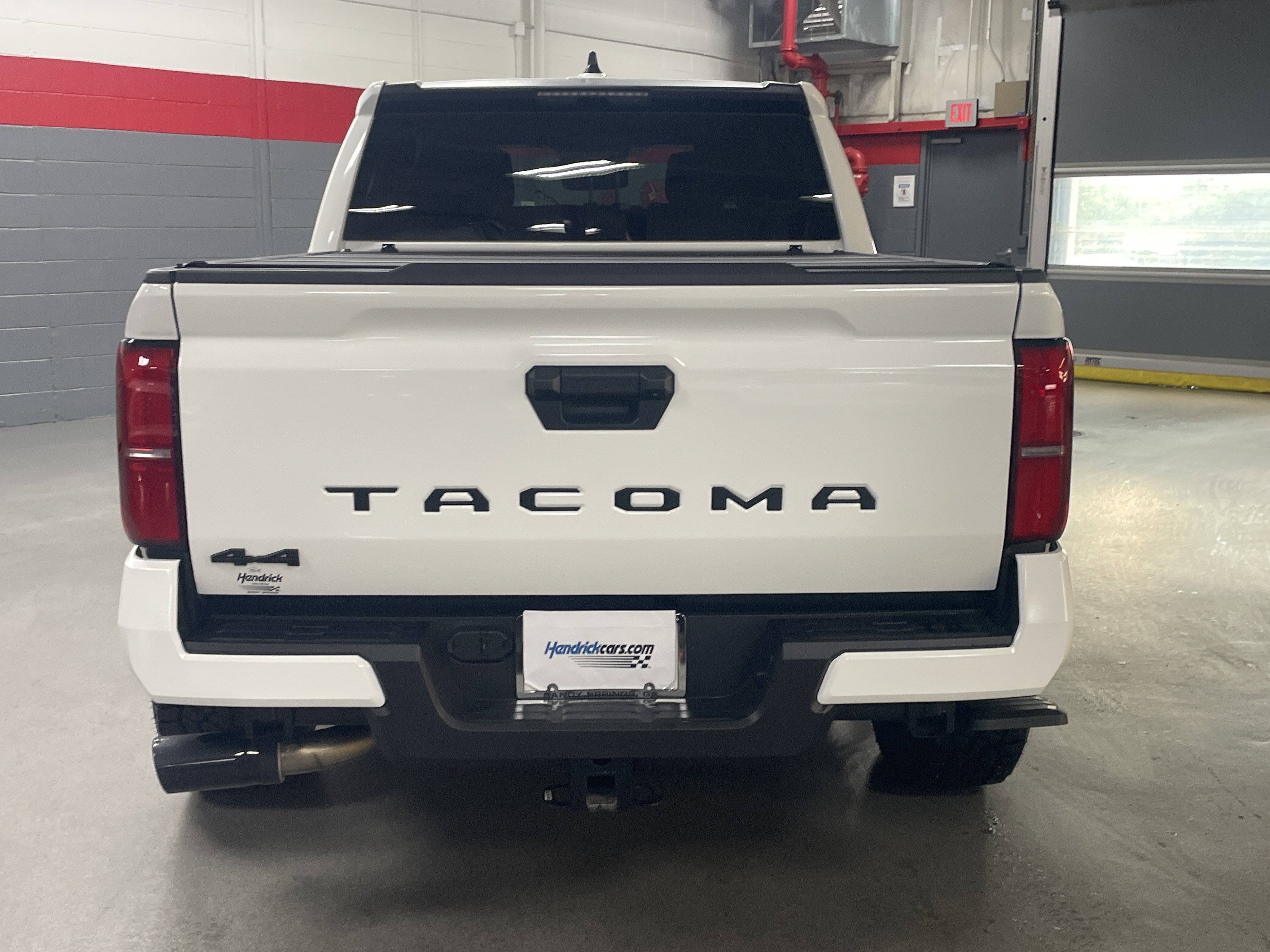 Used 2025 Toyota Tacoma SR5 AWD/4WD image 9