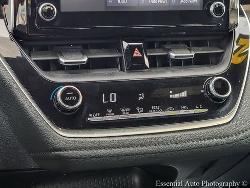 Used 2020 Toyota Corolla SE w/ SE Premium Package FWD image 22