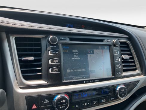 Used 2018 Toyota Highlander XLE AWD/4WD image 19