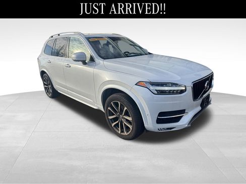 Used 2018 Volvo XC90 T5 Momentum w/ Convenience Package image 1