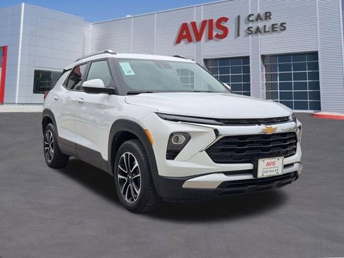 Used 2025 Chevrolet TrailBlazer LT AWD/4WD image 3