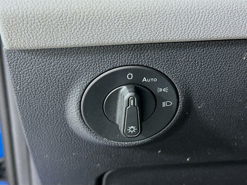 Used 2023 Volkswagen Taos SE image 17