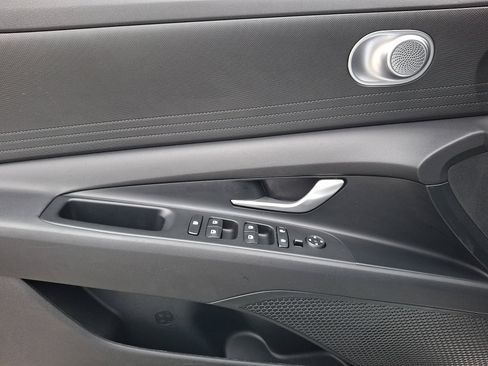 Certified 2023 Hyundai Elantra SEL w/ Preferred Accessory Package image 12