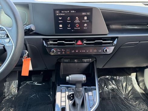 Used 2025 Kia Niro LX FWD image 12
