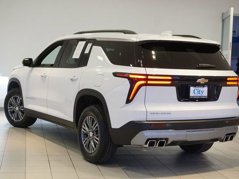 Used 2025 Chevrolet Traverse LT w/ LPO, Floor Liner Package image 8