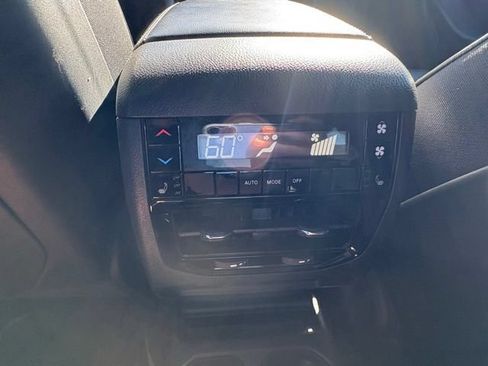 Used 2024 Jeep Grand Cherokee L Limited w/ Luxury Tech Group II AWD/4WD image 29