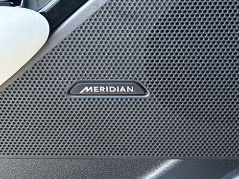 Used 2023 Land Rover Range Rover Velar R-Dynamic S image 22