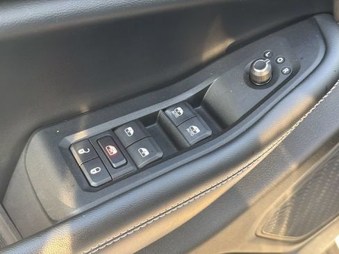 Used 2023 Jeep Grand Cherokee Altitude RWD image 11