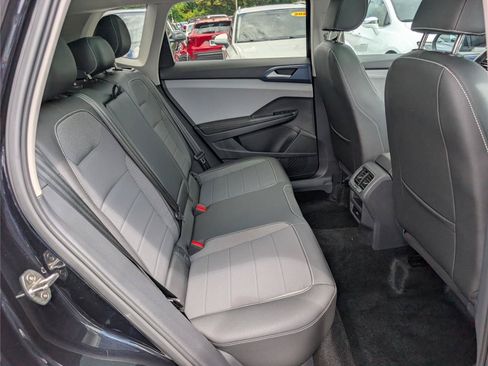 Used 2024 Volkswagen Taos SE w/ Panoramic Sunroof Package FWD image 13