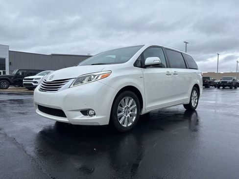Used 2017 Toyota Sienna Limited Premium AWD/4WD image 3